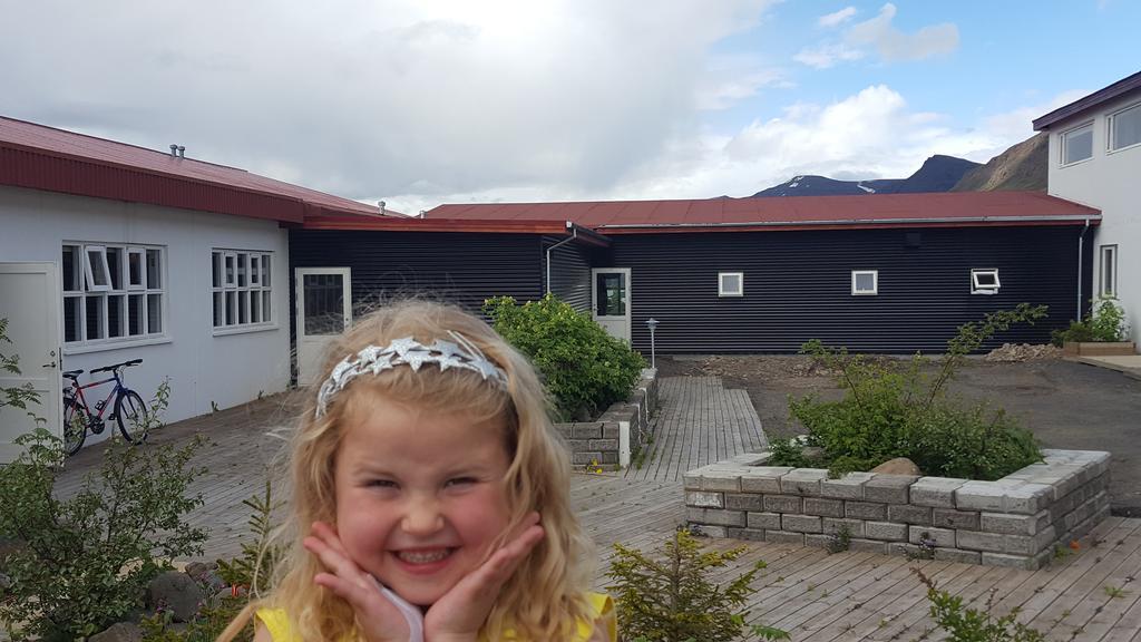 Hotel Sveinbjarnargerdi Svalbarthseyri Bagian luar foto